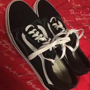 Like New 🖤 Vans Old Skool M9.5 W11 🖤